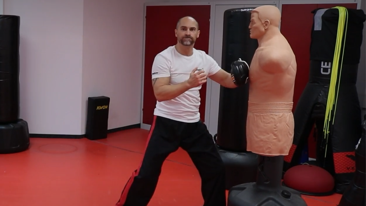 Selbstverteidigung alleine trainieren mit Trainingshilfen